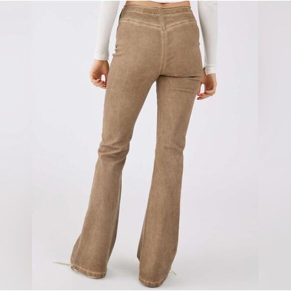 Urban Outfitters BDG Ruched Dip Waist V Flare Jeans Tam - Picture 3 of 10